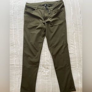 Lululemon ABC Classic Pants Olive green 34